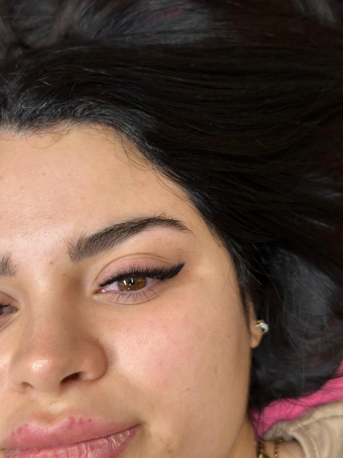 Cat-eye eyeliner